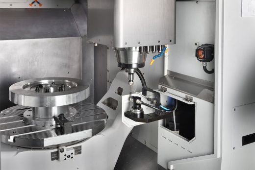 5-осевой фрезерный обрабатывающий центр ЧПУ DVF8000, DOOSAN, Корея