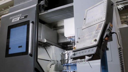 5-осевой фрезерный обрабатывающий центр ЧПУ DVF8000, DOOSAN, Корея