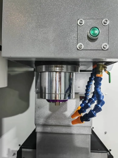 Вертикально-фрезерный обрабатывающий центр ЧПУ VMC650, DRC, Китай