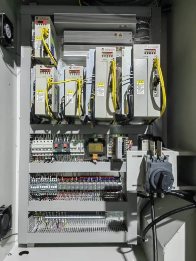 Вертикально-фрезерный обрабатывающий центр ЧПУ VMC650, DRC, Китай